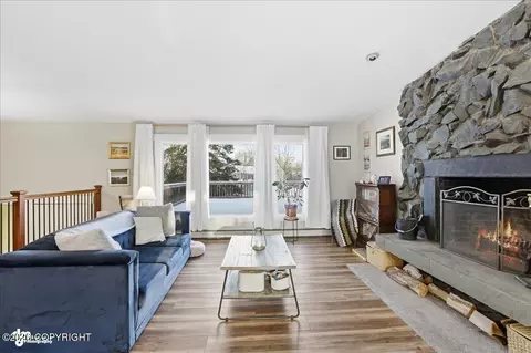Living - 4154 Hampton Dr, Anchorage, AK 99504 photo 4 of 7