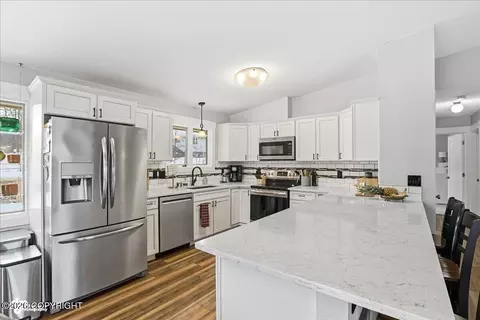 Kitchen - 4154 Hampton Dr, Anchorage, AK 99504 photo 2 of 4