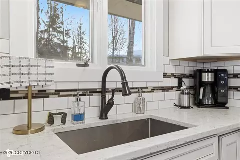 Kitchen - 4154 Hampton Dr, Anchorage, AK 99504 photo 4 of 4