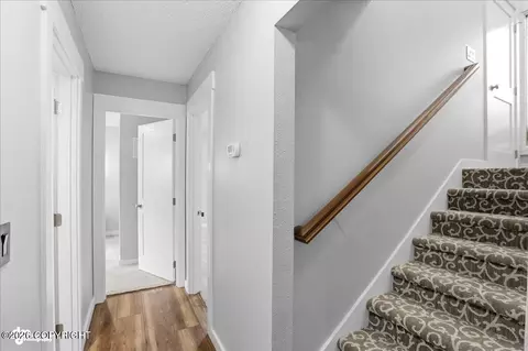 Entry Way - 4154 Hampton Dr, Anchorage, AK 99504 photo 3 of 5
