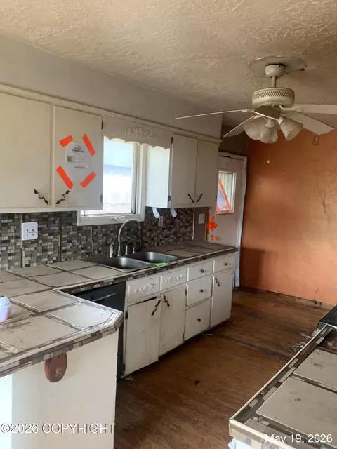 Kitchen - 8012 E 5th Ave, Anchorage, AK 99504 photo 4 of 5