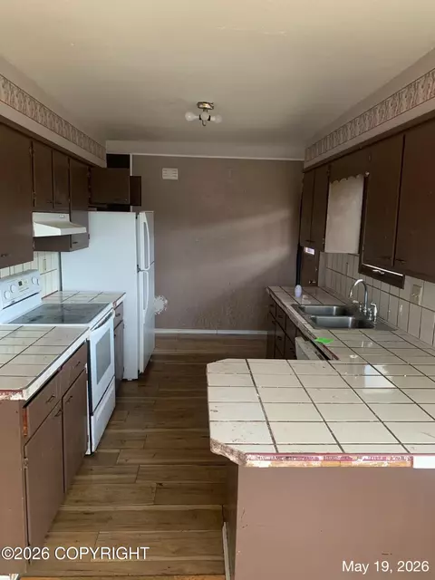 Kitchen - 8012 E 5th Ave, Anchorage, AK 99504 photo 2 of 5