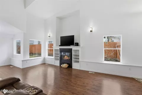 Living - 2123 E 74th Ave # 2, Anchorage, AK 99507 photo 2 of 3