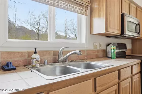 Kitchen - 32907 Cirrus Way, Eagle River, AK 99577 photo 6 of 8