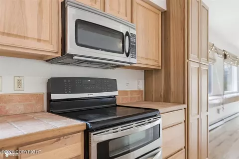 Kitchen - 32907 Cirrus Way, Eagle River, AK 99577 photo 7 of 8