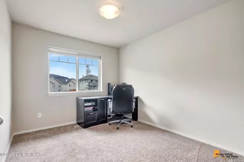 Bedroom - 9103 Eagle River Ln, Eagle River, AK 99577 photo 4 of 7