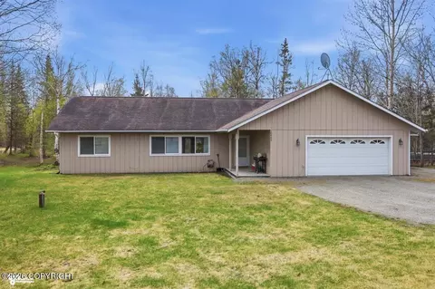 10040 E Baywood Dr, Palmer, AK 99645
