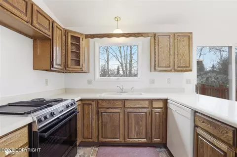 Kitchen - 2810 Wiley Post Ave, Anchorage, AK 99517 photo 2 of 5