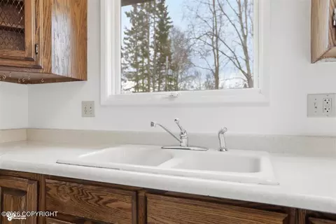 Kitchen - 2810 Wiley Post Ave, Anchorage, AK 99517 photo 3 of 5