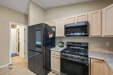 Kitchen - 8935 Birch Park Cir, Eagle River, AK 99577 photo 4 of 4