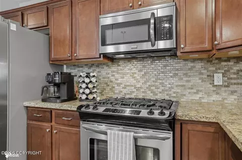 Kitchen - 9095 Eagle River Ln, Eagle River, AK 99577 photo 3 of 5