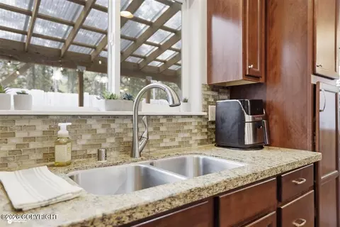 Kitchen - 9095 Eagle River Ln, Eagle River, AK 99577 photo 2 of 5