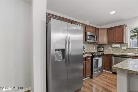 Kitchen - 9095 Eagle River Ln, Eagle River, AK 99577 photo 4 of 5
