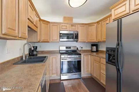 Kitchen - 18629 N Lowrie Loop, Eagle River, AK 99577 photo 2 of 2