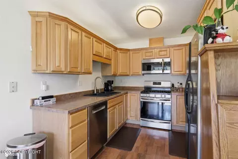 Kitchen - 18629 N Lowrie Loop, Eagle River, AK 99577 photo 1 of 2