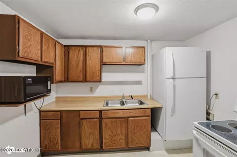 Kitchen - 5631 E 115th Ave, Anchorage, AK 99516 photo 4 of 5