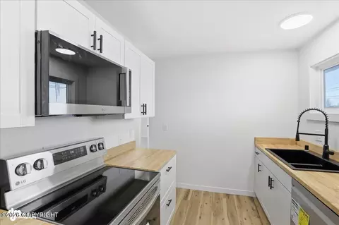 Kitchen - 7339 E 17th Ave, Anchorage, AK 99504 photo 2 of 3
