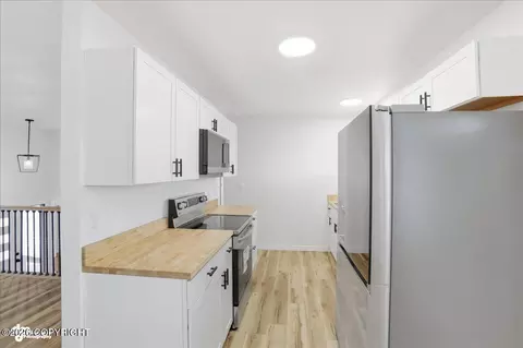 Kitchen - 7339 E 17th Ave, Anchorage, AK 99504 photo 1 of 3