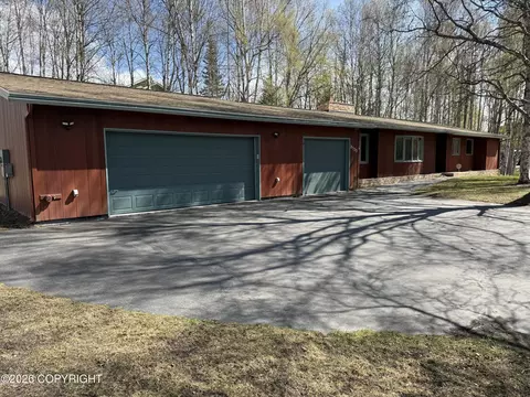8323 Jodhpur St, Anchorage, AK 99502