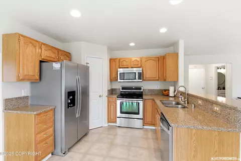 Kitchen - 11027 Kaskanak Dr, Eagle River, AK 99577 photo 2 of 5