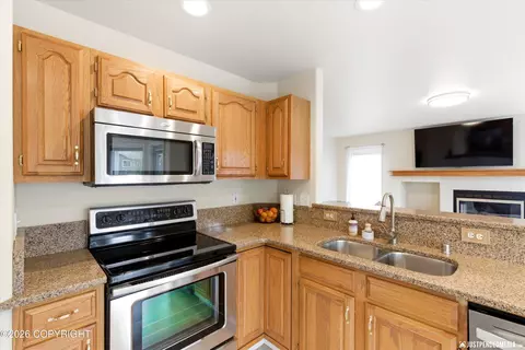Kitchen - 11027 Kaskanak Dr, Eagle River, AK 99577 photo 3 of 5