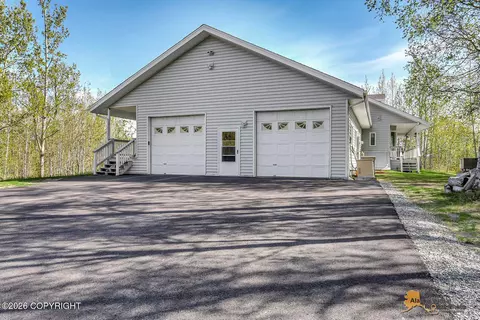 12102 E Fence Line Dr, Palmer, AK 99645