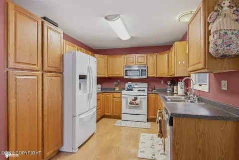 Kitchen - 10228 Donald Pl, Eagle River, AK 99577 photo 1 of 2