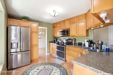 Kitchen - 9200 Flintlock St, Anchorage, AK 99507 photo 3 of 4