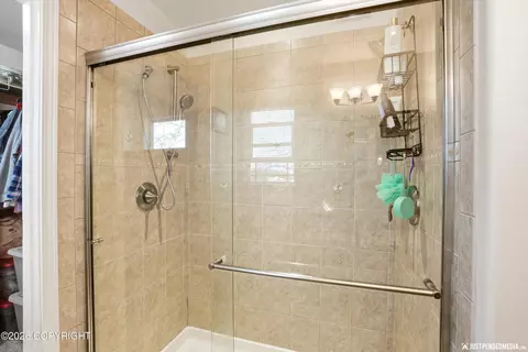Bath - 17427 Rachel Ave, Eagle River, AK 99577 photo 4 of 4