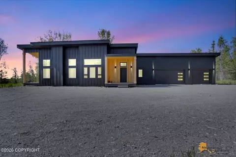 10362 N Hatcher Flight Loop, Palmer, AK 99645