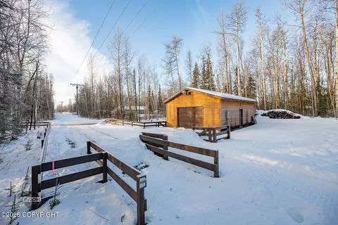 6361 W Beverly Lake Rd, Wasilla, AK 99623