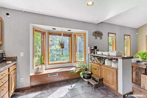 2020 N Kentucky Derby Dr, Palmer, AK 99645
