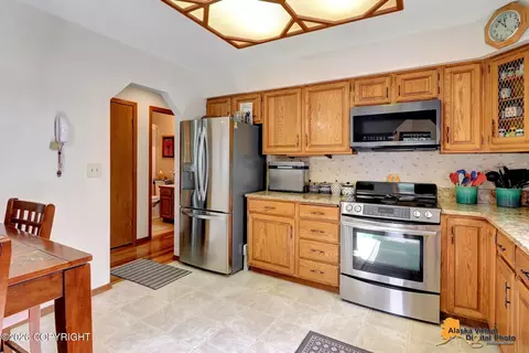 Kitchen - 19624 S Montague Loop, Eagle River, AK 99577 photo 3 of 4