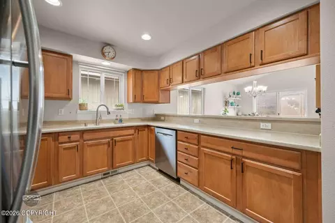 Kitchen - 20730 Mountainside Dr, Eagle River, AK 99577 photo 3 of 4
