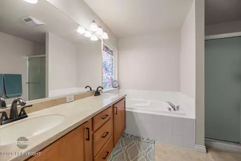 Bath - 20730 Mountainside Dr, Eagle River, AK 99577 photo 2 of 6
