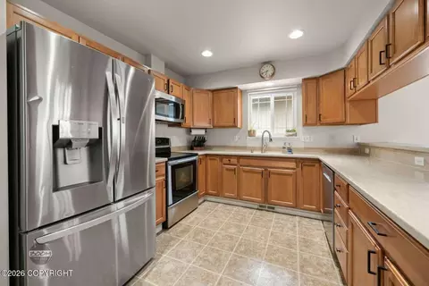 Kitchen - 20730 Mountainside Dr, Eagle River, AK 99577 photo 2 of 4