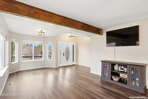 Living - 13543 Konrad Cir, Eagle River, AK 99577 photo 2 of 3