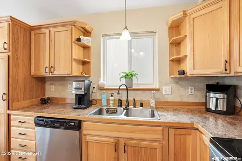 Kitchen - 20646 Icefall Dr, Eagle River, AK 99577 photo 1 of 3
