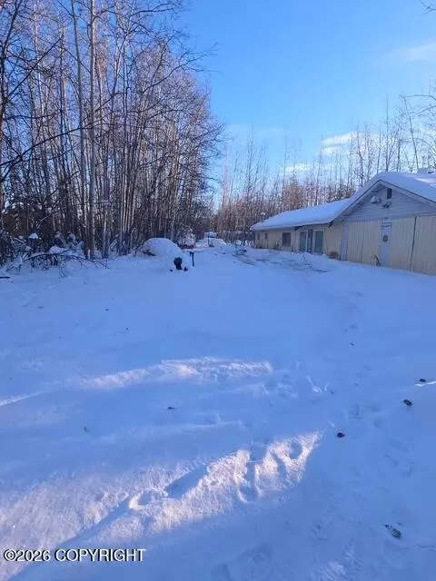 3483 Hurst Rd, North Pole, AK 99705