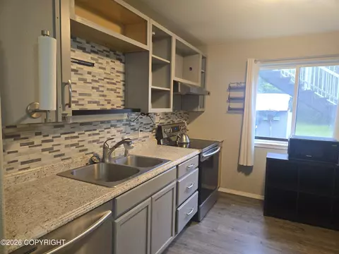 Kitchen - 1960 N Patsy St, Wasilla, AK 99654 photo 6 of 9