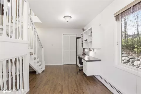 Entry Way - 21818 Cloverleaf Rd, Chugiak, AK 99567 photo 4 of 8