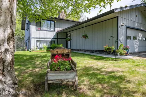 6941 Viburnum Dr, Anchorage, AK 99507