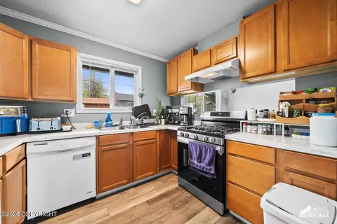 Kitchen - 647 E 73rd Ave, Anchorage, AK 99518 photo 6 of 11