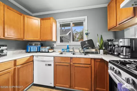 Kitchen - 647 E 73rd Ave, Anchorage, AK 99518 photo 9 of 11