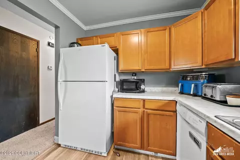 Kitchen - 647 E 73rd Ave, Anchorage, AK 99518 photo 10 of 11