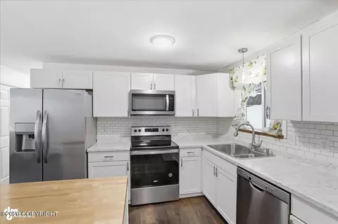 Kitchen - 1746 E 58th Cir, Anchorage, AK 99507 photo 2 of 3