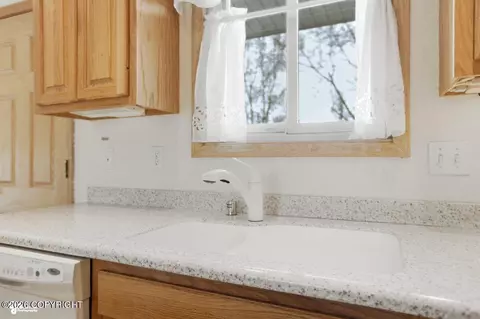 Kitchen - 3604 E 18th Ave, Anchorage, AK 99508 photo 2 of 4