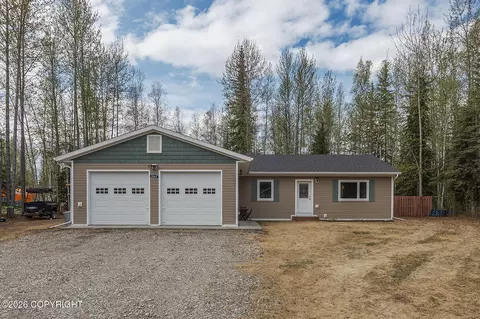 2267 Moonlight Dr, North Pole, AK 99705