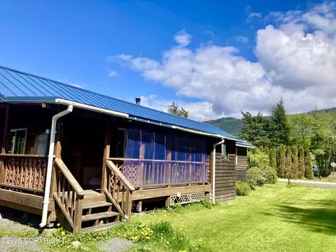 704 Main St, Craig, AK 99921