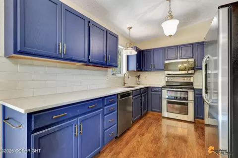 Kitchen - 19655 Belduque Ct, Chugiak, AK 99567 photo 2 of 4
